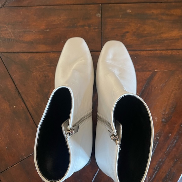 Sigerson Morrison soft white leather boots, size 9. - Picture 6 of 7
